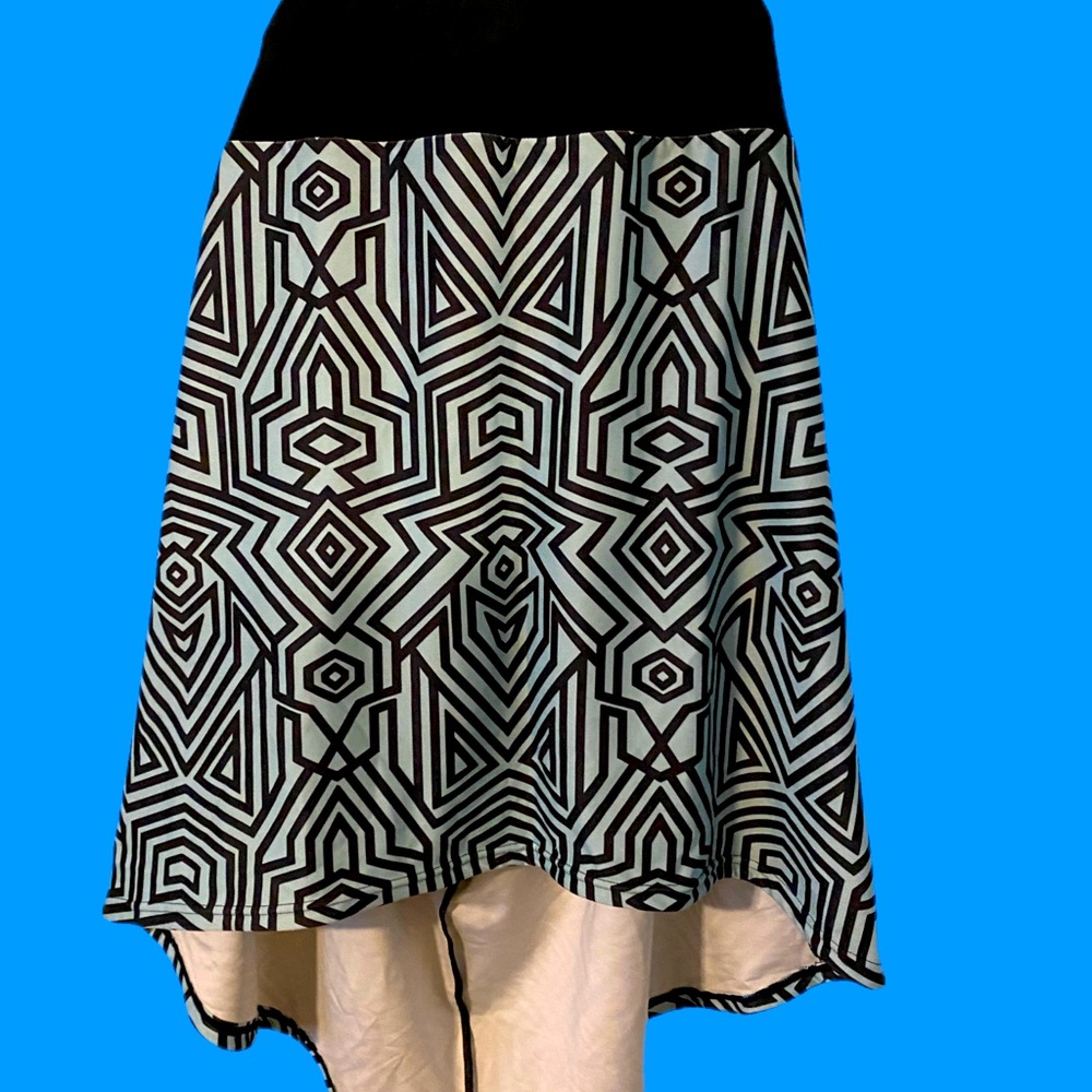 Like New! Fullbeauty Sport geometric hi-low skirt sz 14-16W